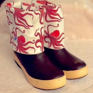 Xtratuf Salmon Sisters Legacy boots with octopus